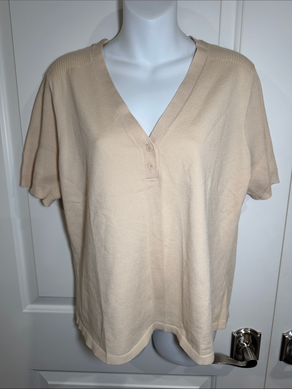 Cabi 6456 Campus Pullover in Cream. Women's Short Sleeve V-Neck Knit Top